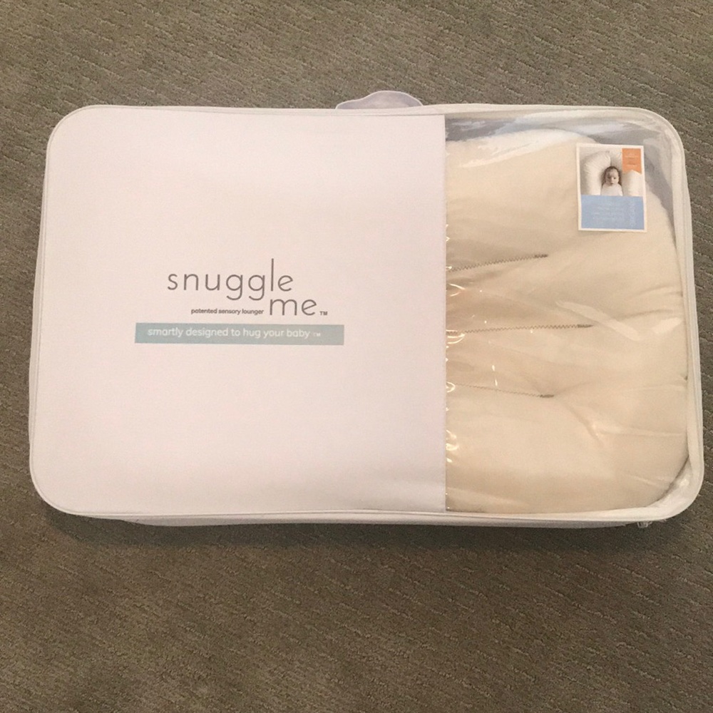 Snuggle Me Organic infant lounger with blue cover